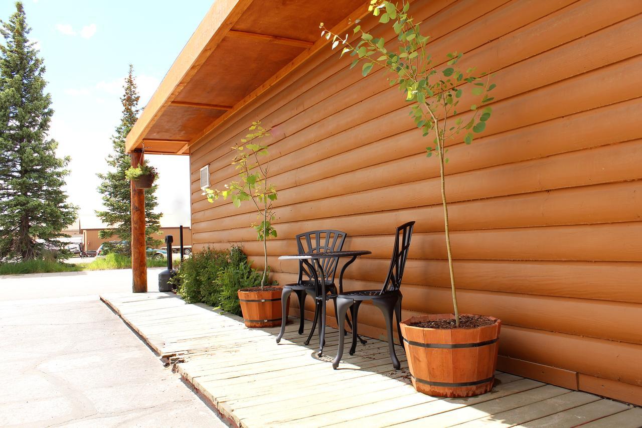Elkhorn Cabins And Inn West Yellowstone Exterior photo